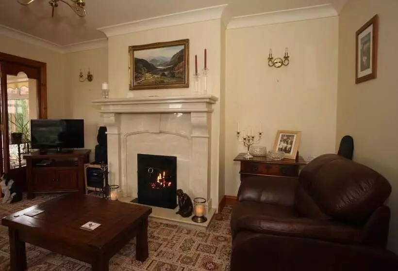 Aamiaismajoitus (B&B) Avondale Farmhouse