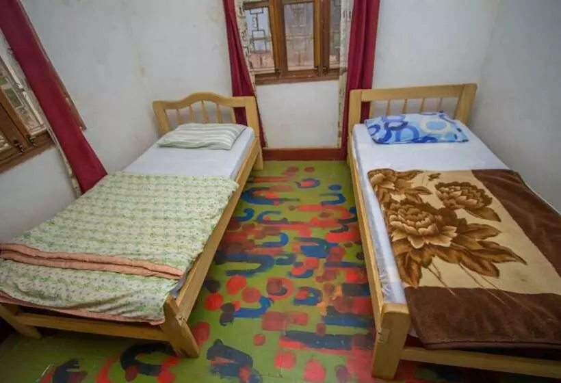 Hotelli Ewaka Guesthouse And Backpackers   Hostel