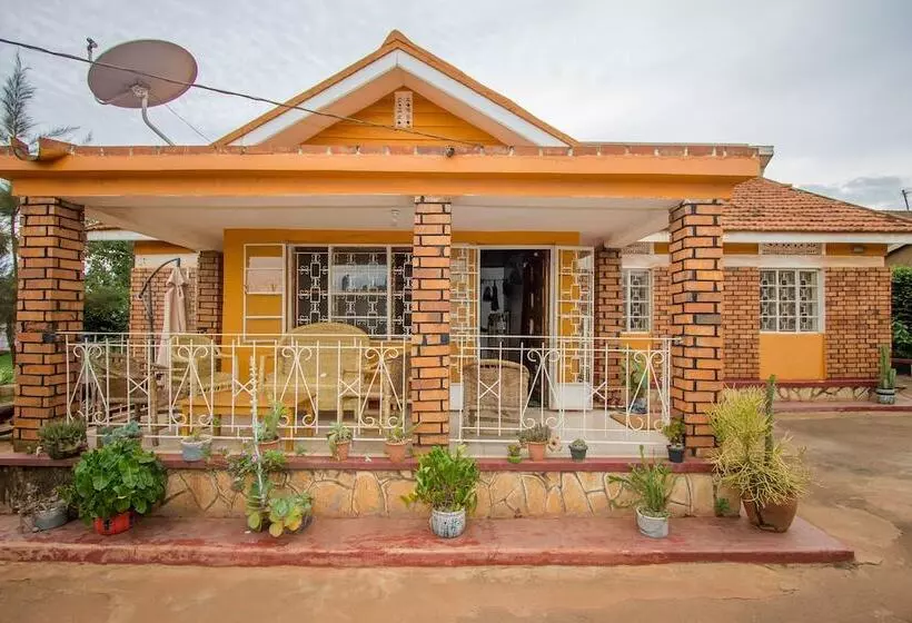 Hotelli Ewaka Guesthouse And Backpackers   Hostel