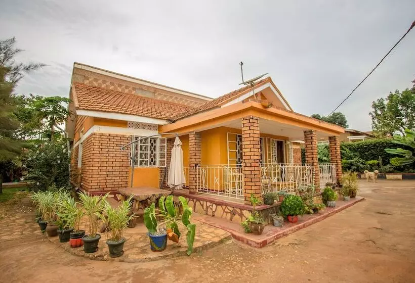 Hotelli Ewaka Guesthouse And Backpackers   Hostel