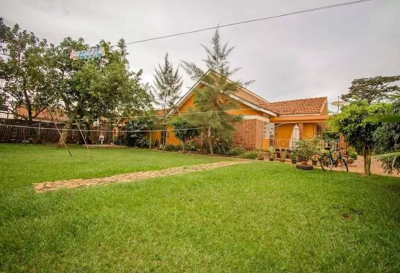 Hotelli Ewaka Guesthouse And Backpackers   Hostel