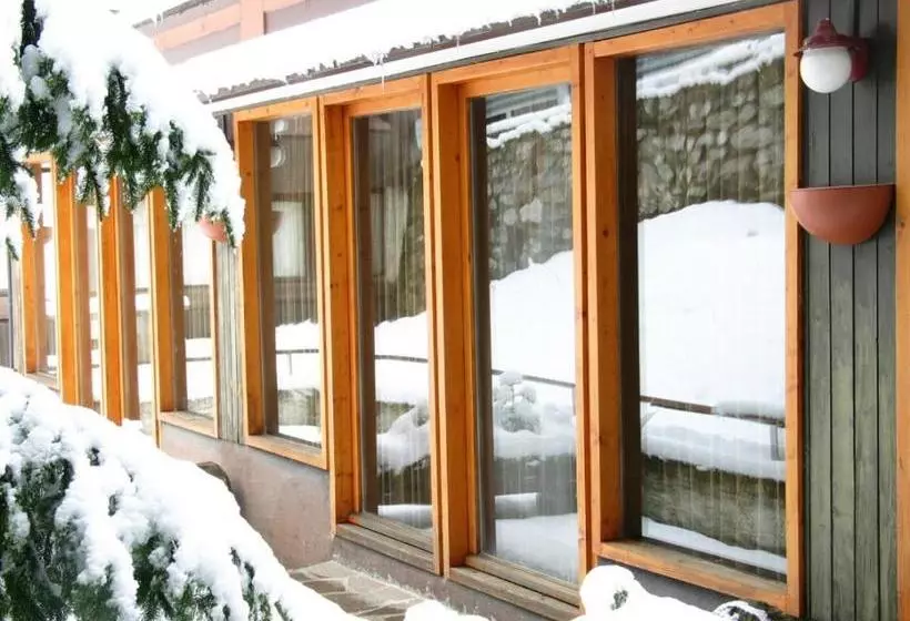 ホテル Residence Bucaneve