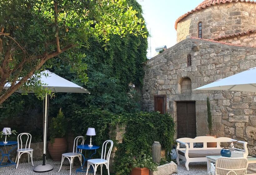 فندق Saint Artemios Boutique