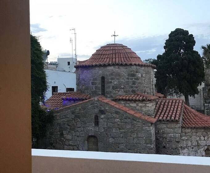 فندق Saint Artemios Boutique