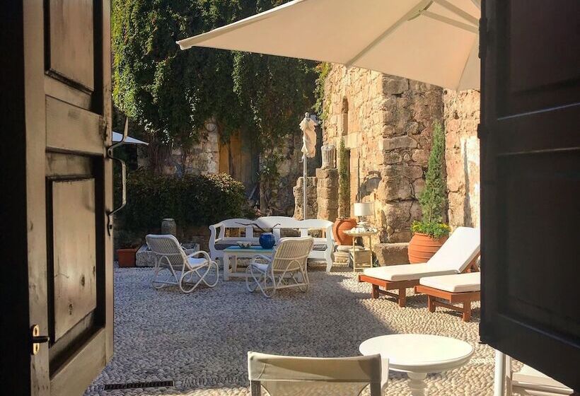 فندق Saint Artemios Boutique