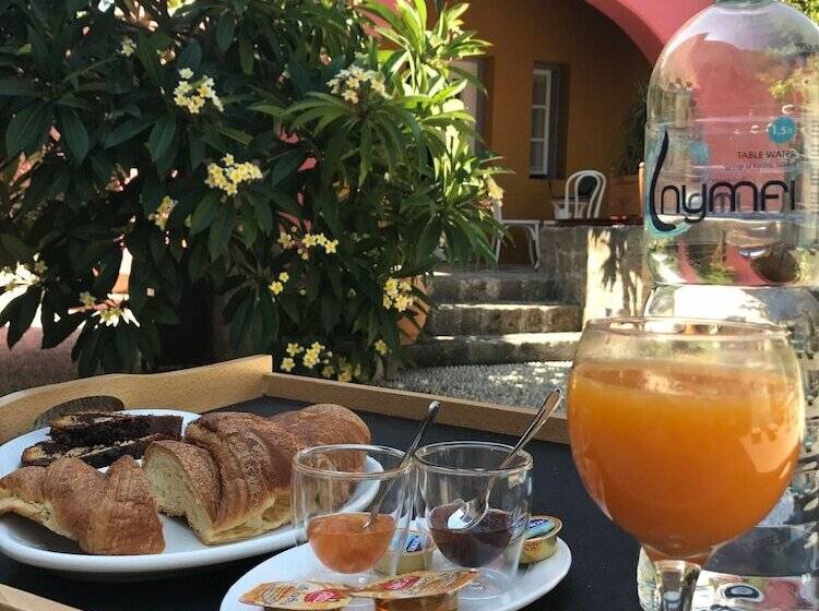 فندق Saint Artemios Boutique