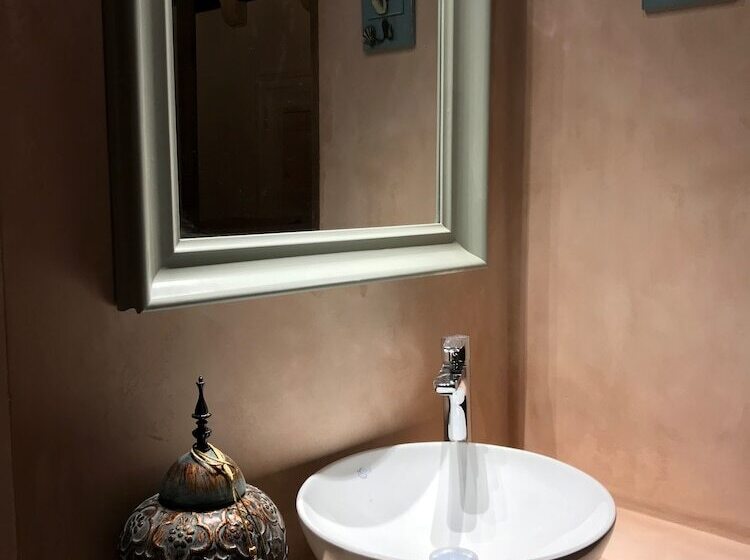 فندق Saint Artemios Boutique