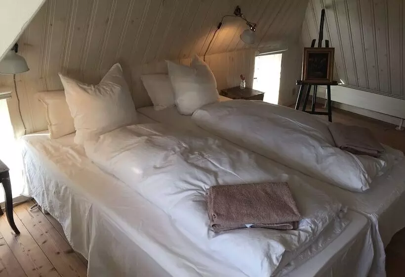 Alsbrogaard Deluxe Bed & Breakfast