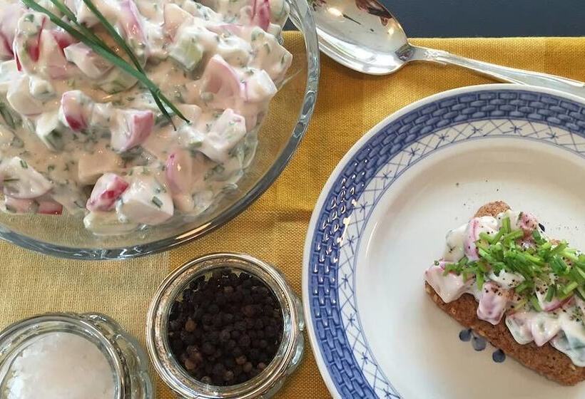 Alsbrogaard Deluxe Bed & Breakfast