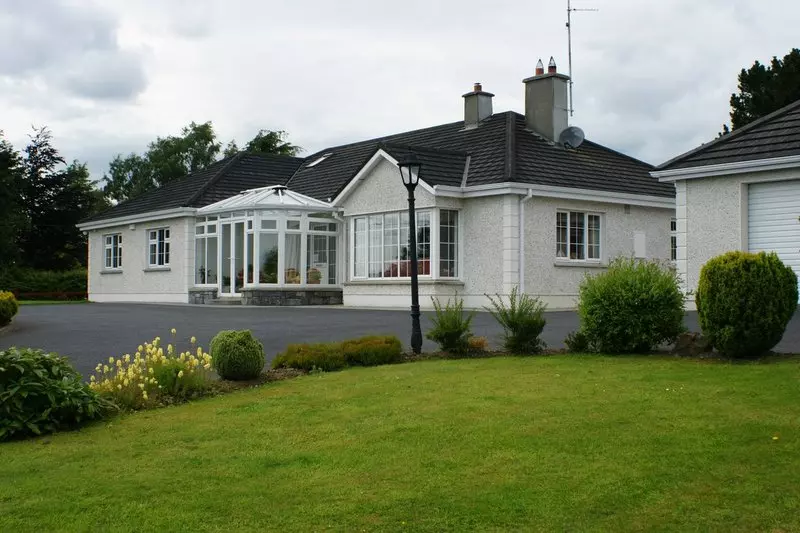 تختخواب و صبحانه Corraclor Lodge