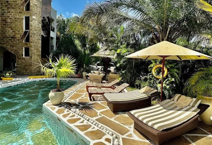 هتل Amani Luxury Apartments Diani Beach