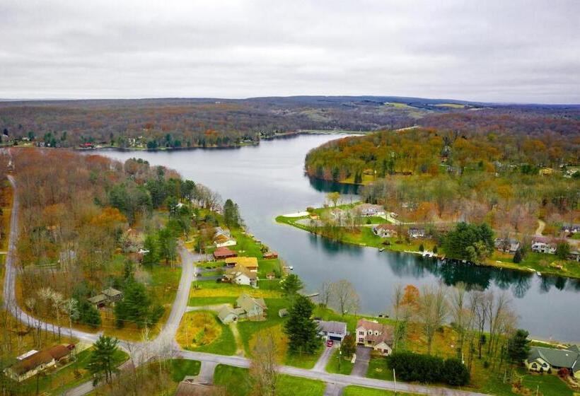 هتل Crown Resorts At Silverwoods