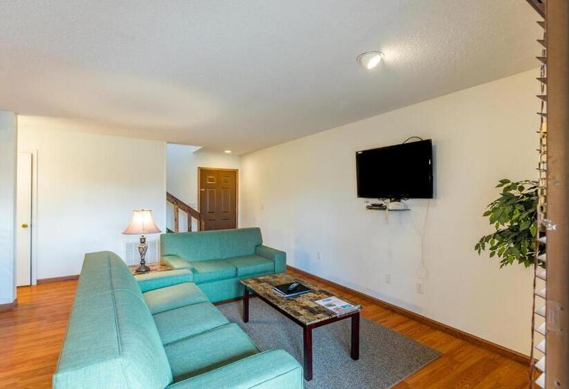 هتل Crown Resorts At Silverwoods