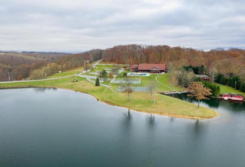 هتل Crown Resorts At Silverwoods