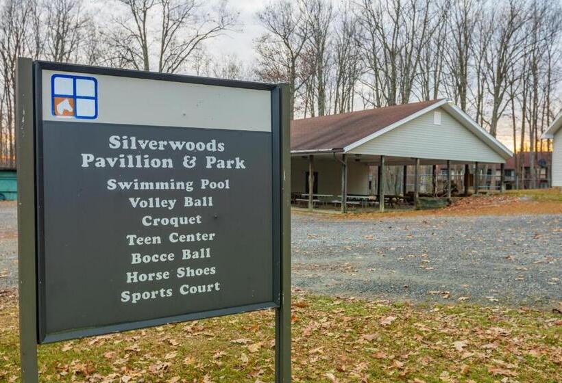 هتل Crown Resorts At Silverwoods