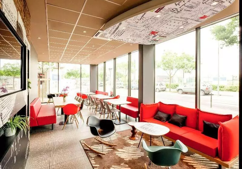 ホテル Ibis Lyon Carre De Soie