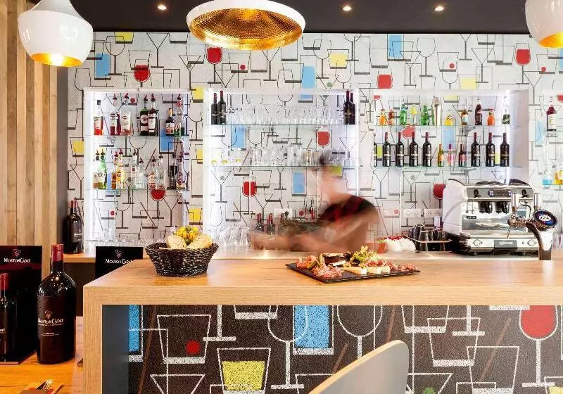 ホテル Ibis Lyon Carre De Soie