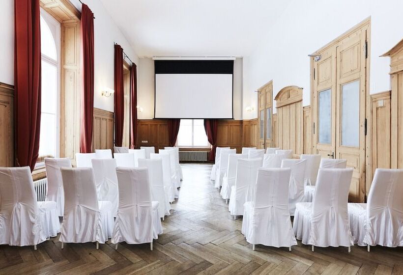 ホテル Maloja Club House