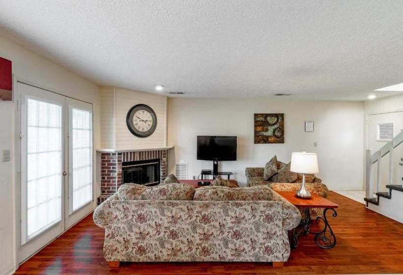 호텔 Crown Resorts At Hickory Hills