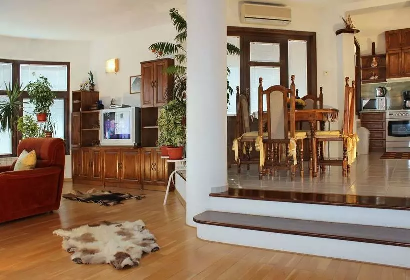 هتل Art House