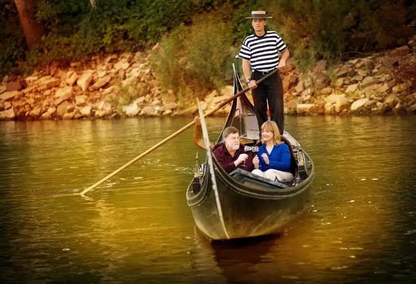 ホテル Aurora Staples Inn