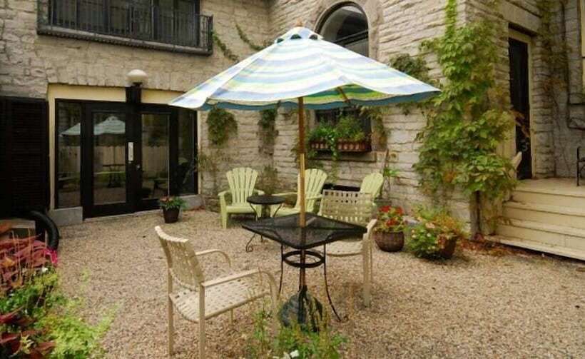 فندق Frontenac Club Inn