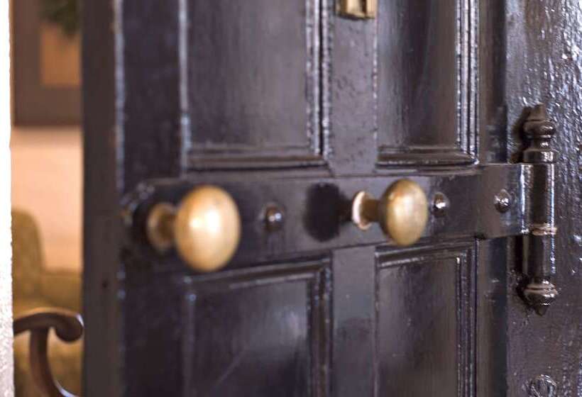 فندق Frontenac Club Inn