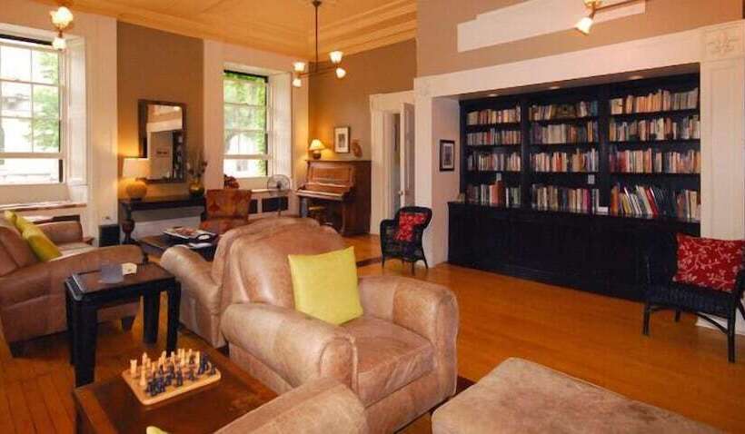 فندق Frontenac Club Inn