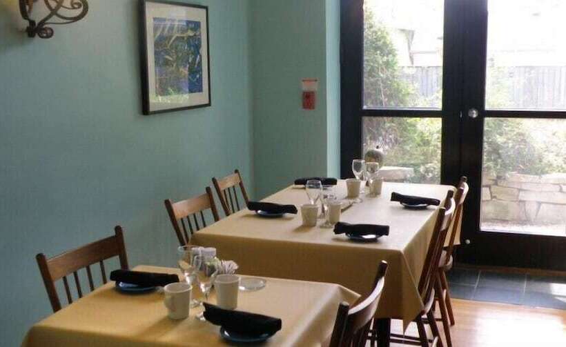 فندق Frontenac Club Inn