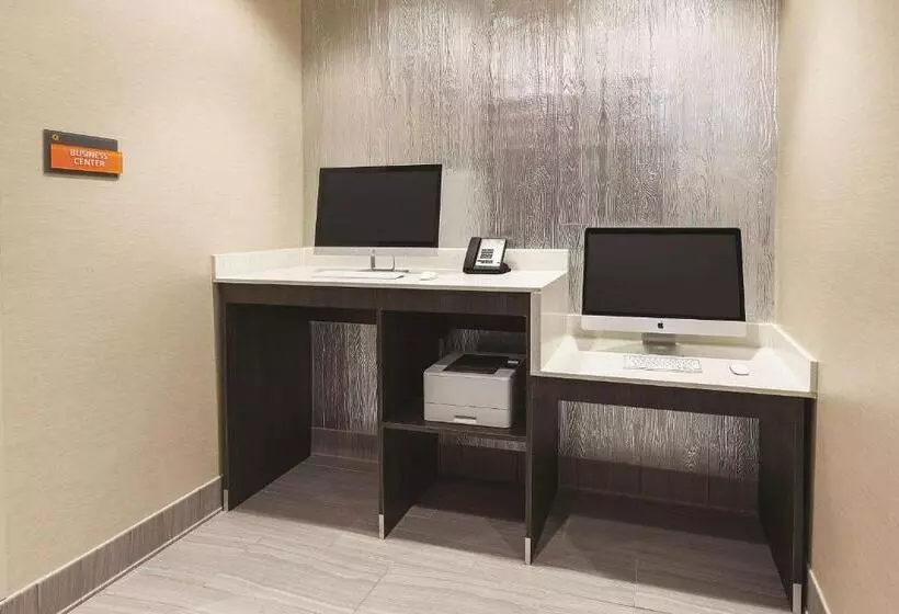 Hotelli La Quinta By Wyndham Terre Haute