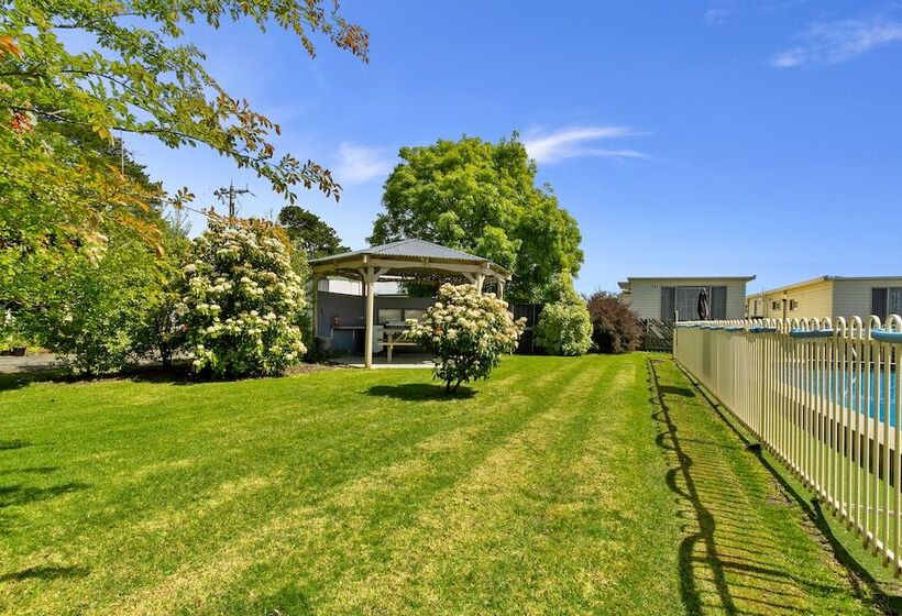 בית מלון כפרי Lifestyle Villages Traralgon