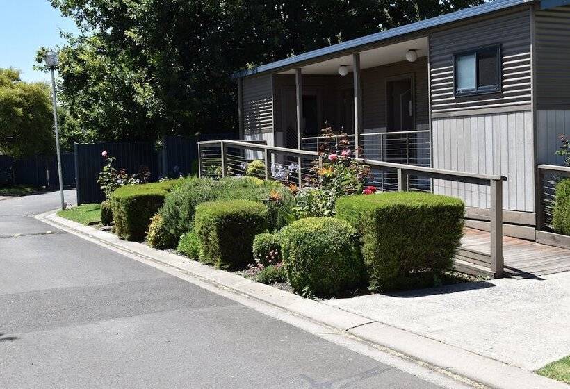 בית מלון כפרי Lifestyle Villages Traralgon