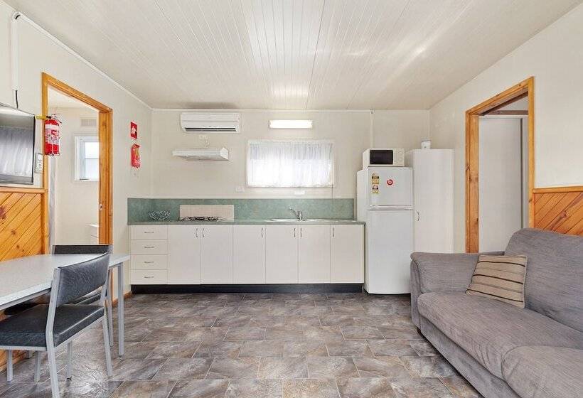 בית מלון כפרי Lifestyle Villages Traralgon