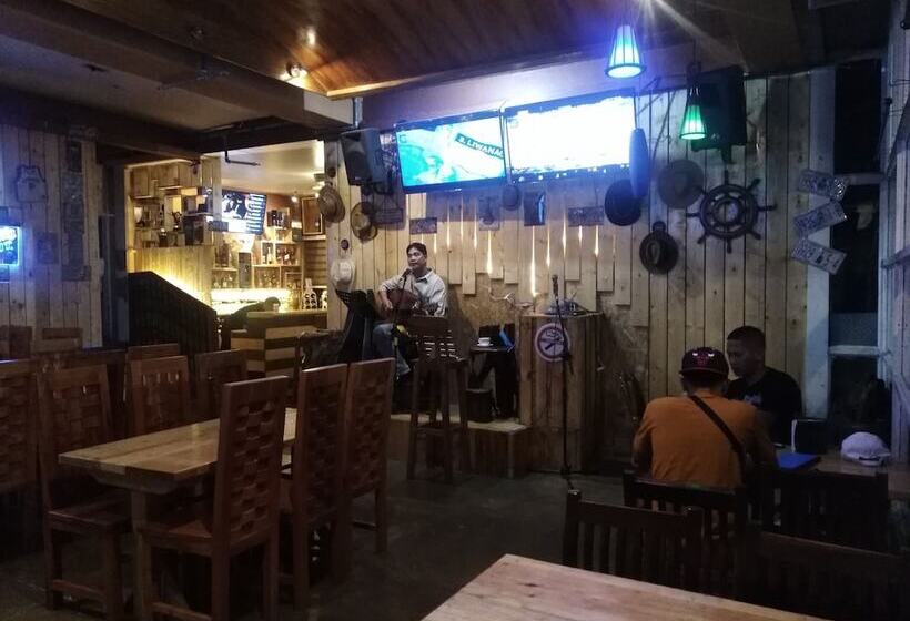 Log Cabin Hotel   Safari Lodge Baguio