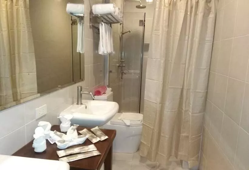 Log Cabin Hotel   Safari Lodge Baguio