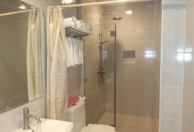 Log Cabin Hotel   Safari Lodge Baguio