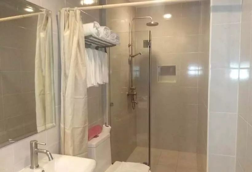 Log Cabin Hotel   Safari Lodge Baguio