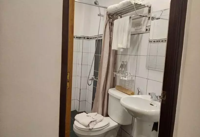 Log Cabin Hotel   Safari Lodge Baguio