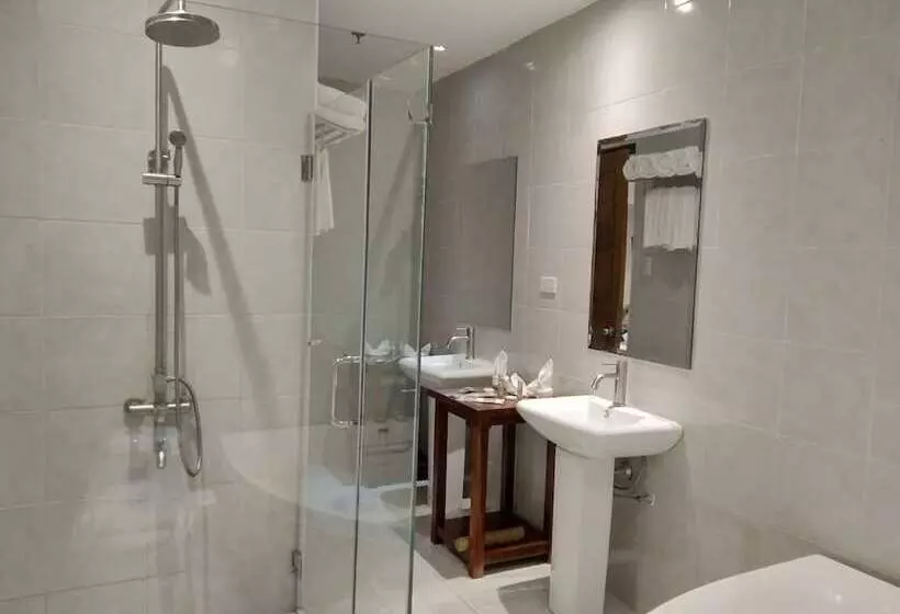 Log Cabin Hotel   Safari Lodge Baguio