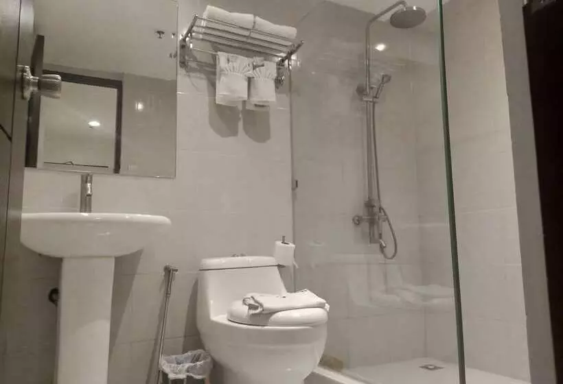 Log Cabin Hotel   Safari Lodge Baguio