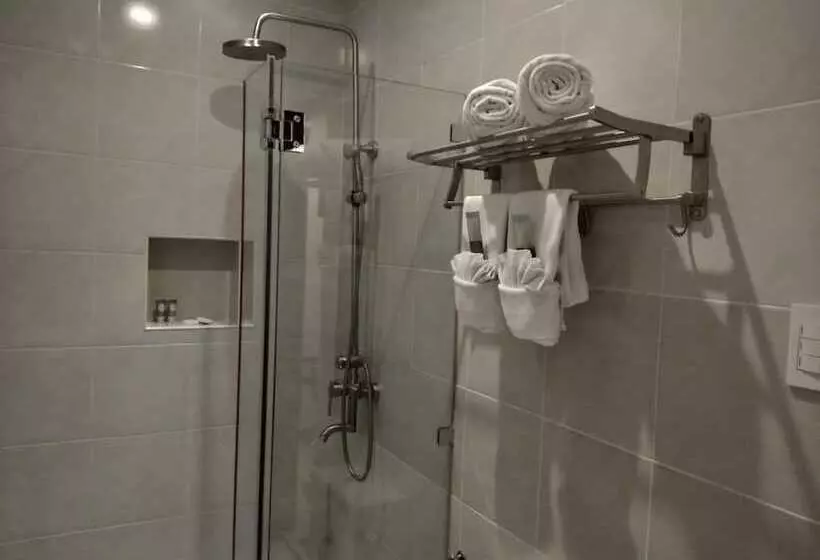 Log Cabin Hotel   Safari Lodge Baguio