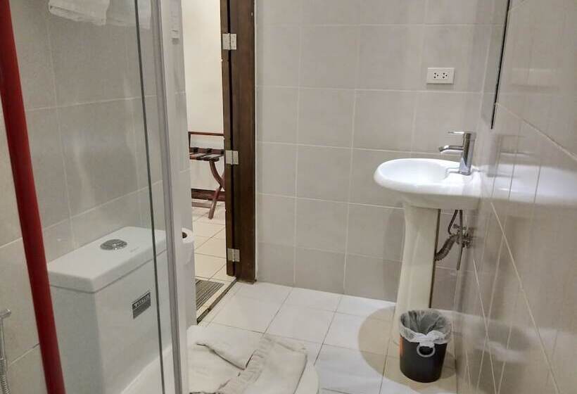 Log Cabin Hotel   Safari Lodge Baguio