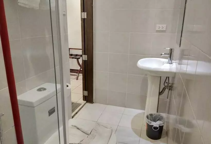 Log Cabin Hotel   Safari Lodge Baguio