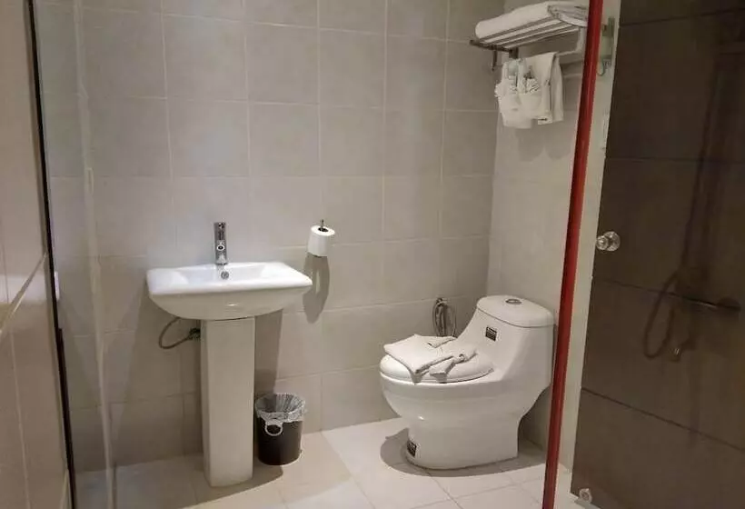 Log Cabin Hotel   Safari Lodge Baguio