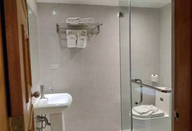 Log Cabin Hotel   Safari Lodge Baguio