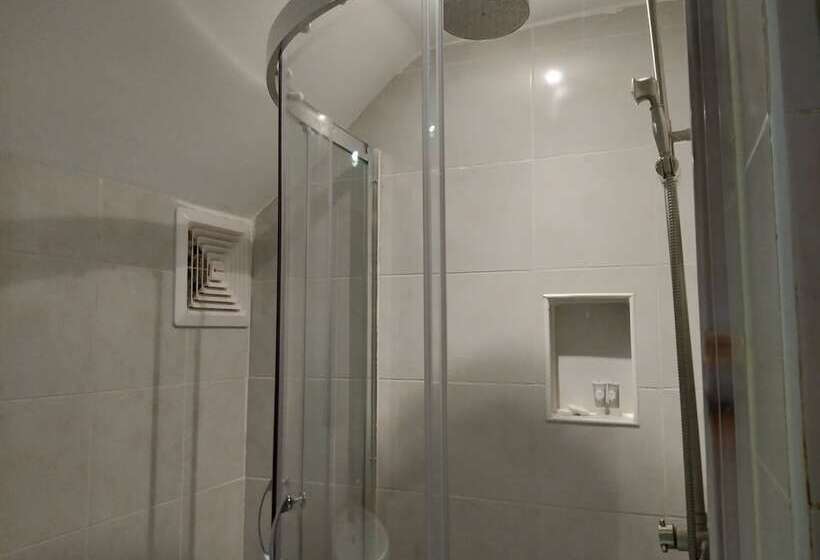 Log Cabin Hotel   Safari Lodge Baguio