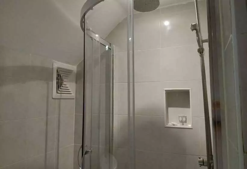 Log Cabin Hotel   Safari Lodge Baguio