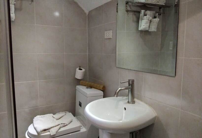 Log Cabin Hotel   Safari Lodge Baguio