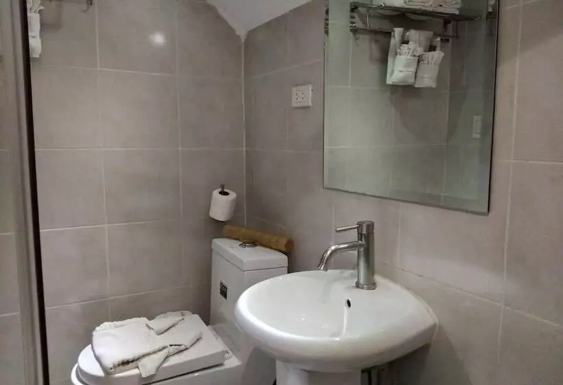 Log Cabin Hotel   Safari Lodge Baguio