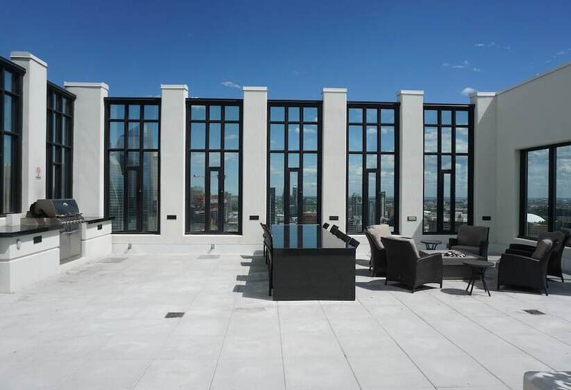 هتل Luxury Mark On 10th